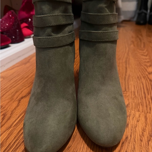 Kenneth Cole Reaction Suede Ankle Boots - Picture 3 of 4